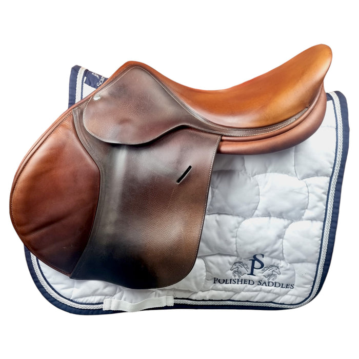 Butet C jumping saddle in tan leather with deep supportive seat for show jumping riders